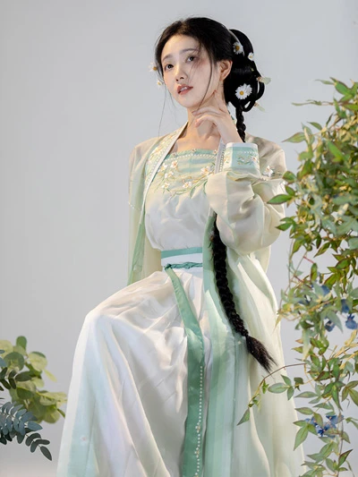 10 Gorgeous Green Hanfu Set for Summer 17