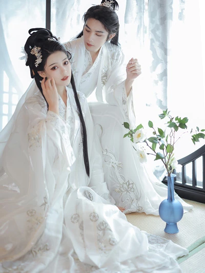 10 Latest Sets of Sweet Chinese Hanfu for Lovers