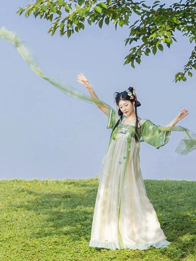 10 Latest Sets of Sweet Chinese Hanfu for Lovers