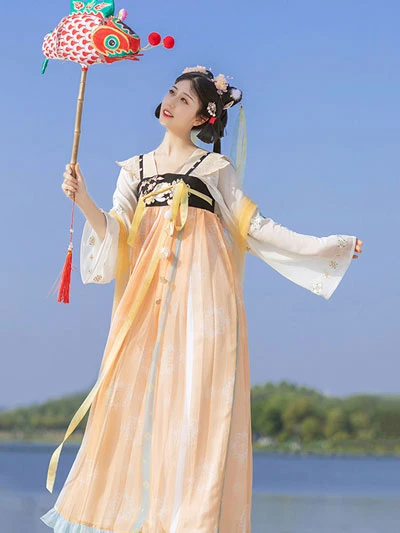 10 Latest Sets of Sweet Chinese Hanfu for Lovers