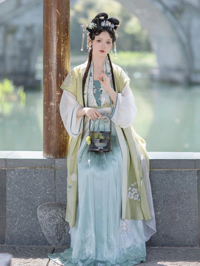 10 Latest Sets of Sweet Chinese Hanfu for Lovers
