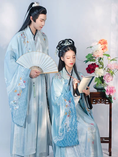 10 Latest Sets of Sweet Chinese Hanfu for Lovers