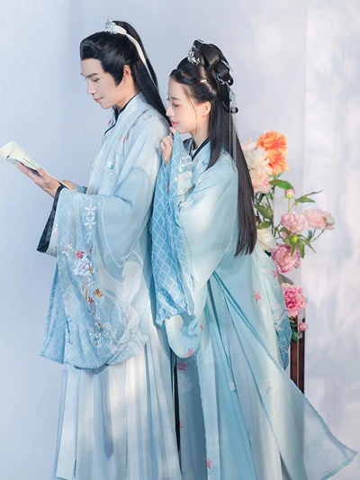10 Latest Sets of Sweet Chinese Hanfu for Lovers
