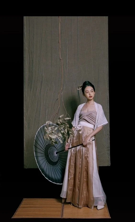 How to Wear Hanfu When It’s Hot