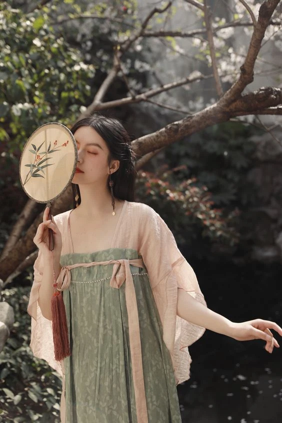 How to Wear Hanfu When It’s Hot