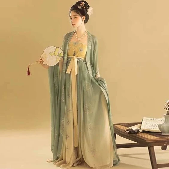 How to Wear Hanfu When It’s Hot