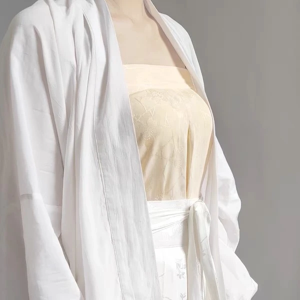 The Basics of Hanfu Underlayers