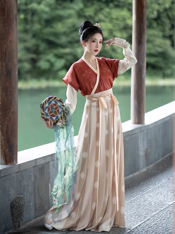 7 Types of Hanfu Skirts That You Should Know