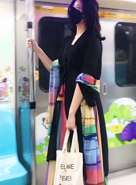 Hanfu Outfit Breakdown: Rainbow 6 Song Hanyuansu