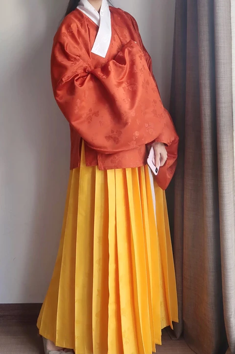7 Types of Hanfu Skirts That You Should Know