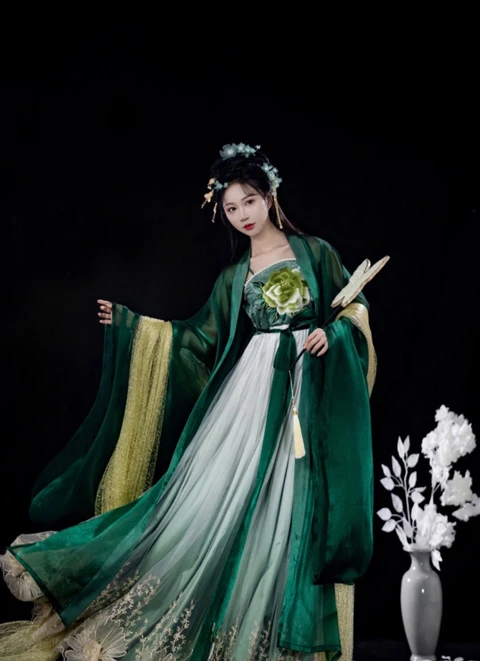 7 Types of Hanfu Skirts That You Should Know