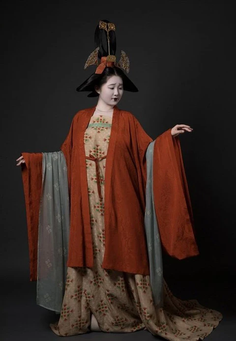 7 Types of Hanfu Skirts That You Should Know