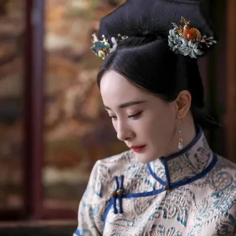 New Trend of Celebrities’ Traditional Costume Styling