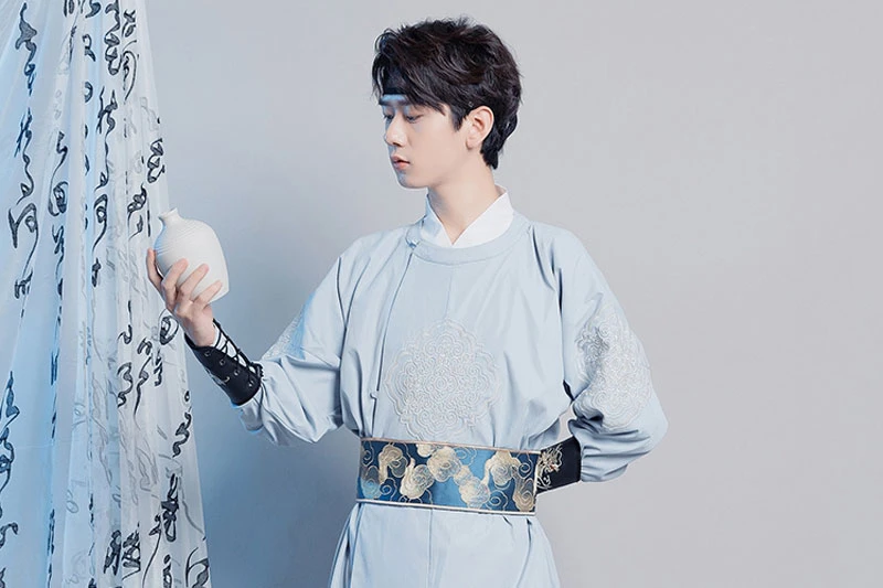 mens hanfu dresses that are in trend