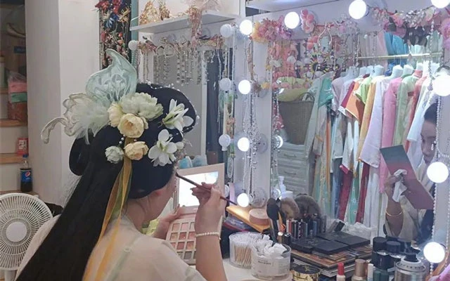 2 New Hanfu-Related Professions Become Popular 3