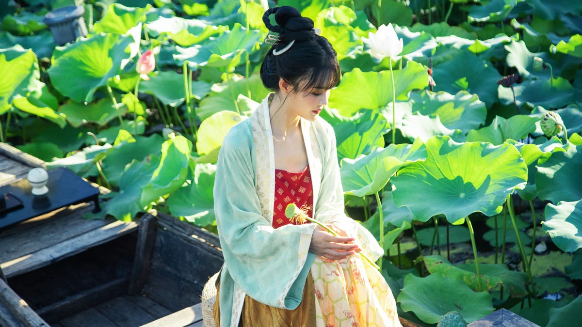 Jiang Xun Qian - Talented Girl That Focuses on the Traditional Cuisine and Crafts