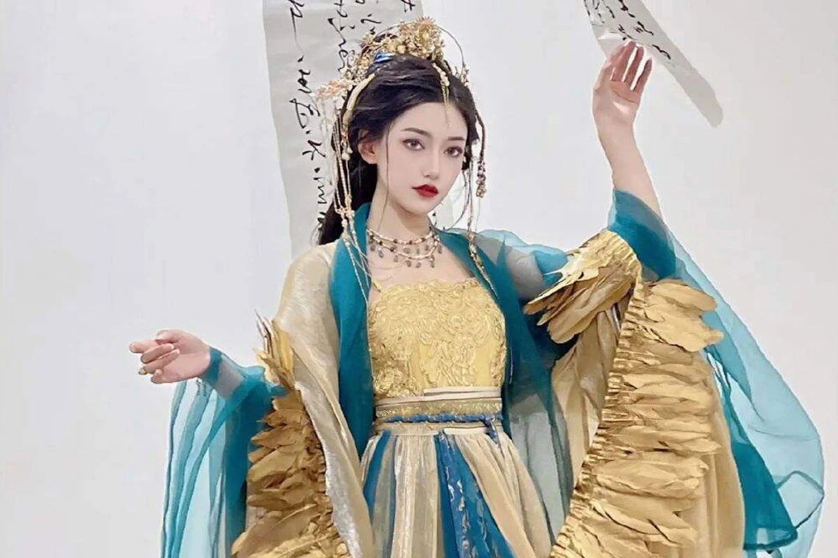 top womens gold hanfu that make you shine