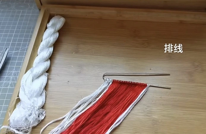 Hanfu Accessory: Ronghua History and Basic DIY Steps