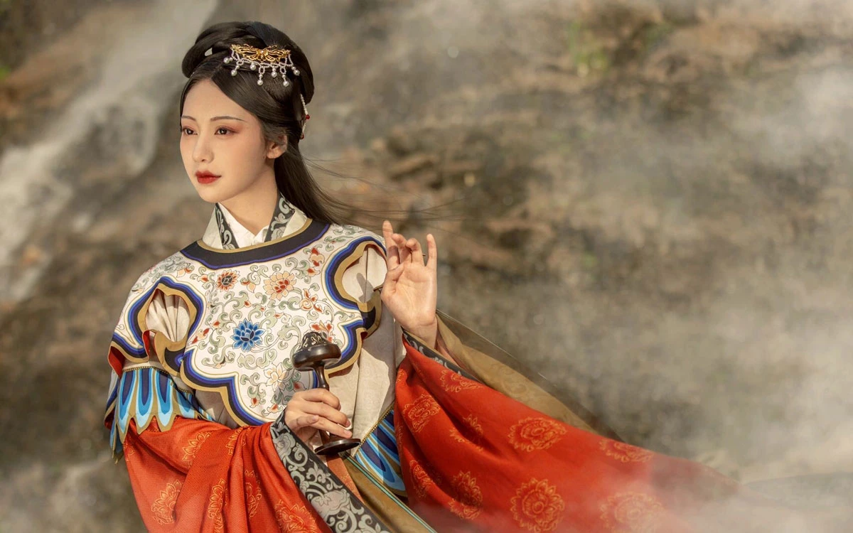 5 Historical Fashion Items from Ancient Chinese Costume
