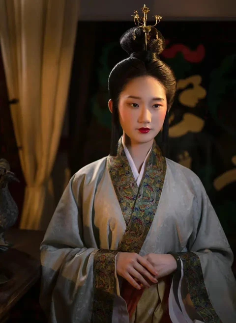Hanfu Restoration Costume Show in Latest Documentary