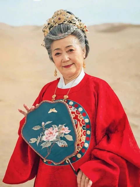 Traditional Hanfu Equally Suitable for Seniors 2