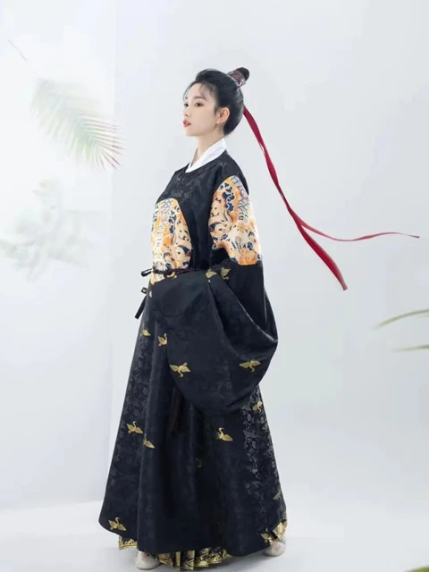 Traditional Hanfu Equally Suitable for Seniors 6