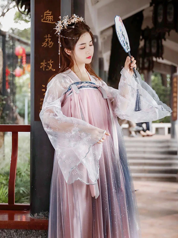 add brightness to life in a floral hanfu