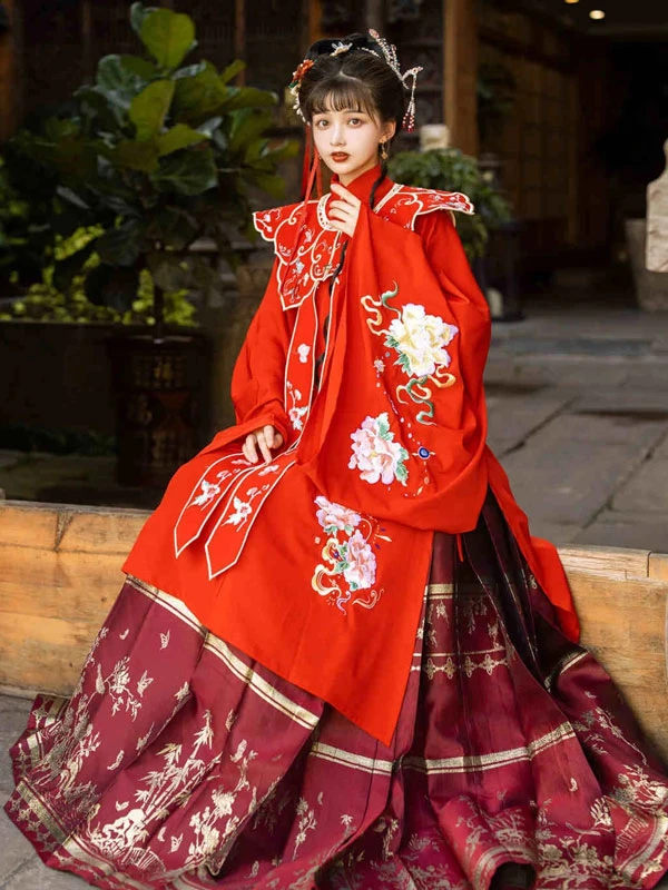 add brightness to life in a floral hanfu