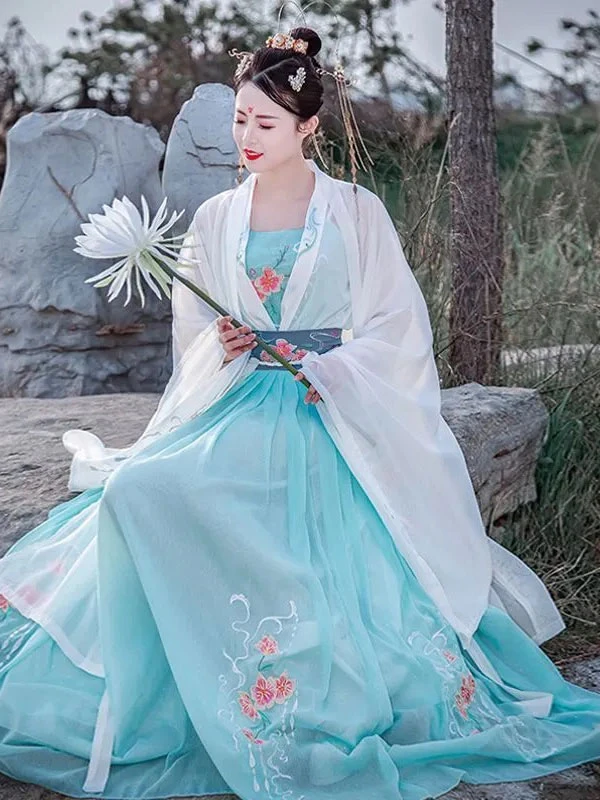 add brightness to life in a floral hanfu