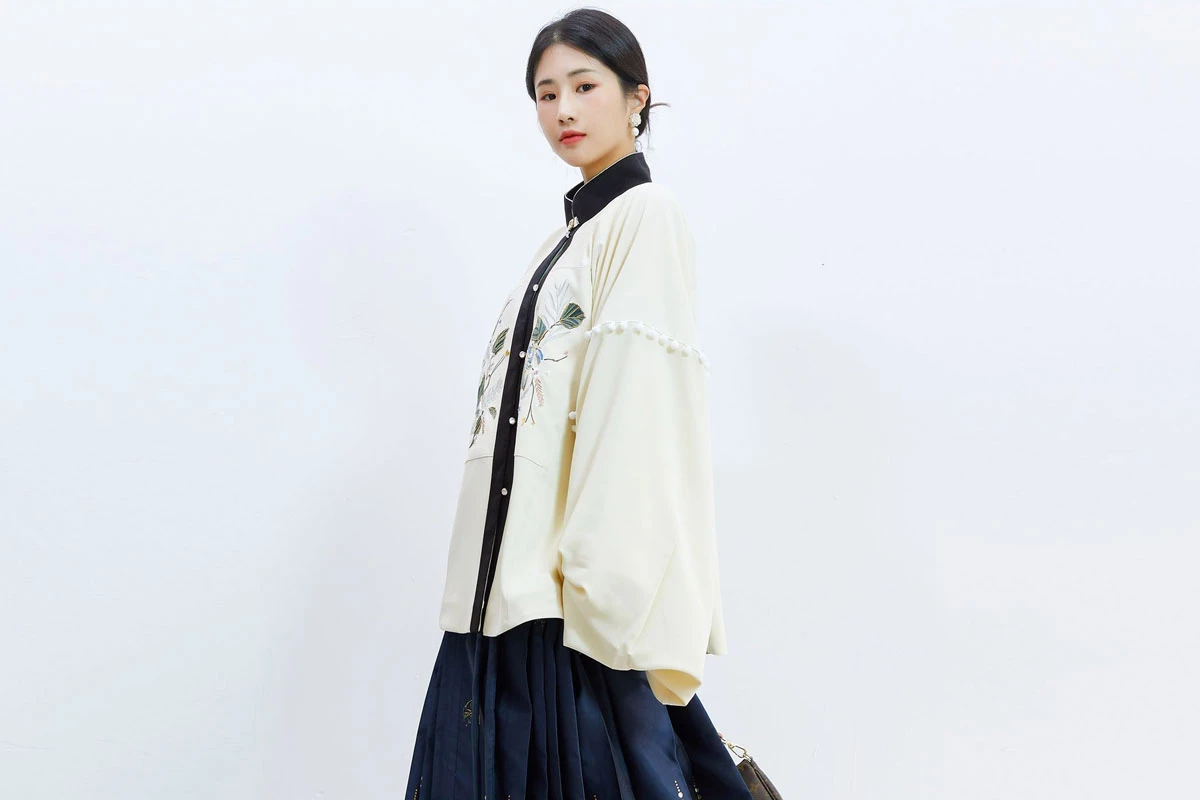 keep warm in cold days with wool hanfu