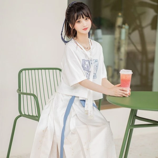 Signs To Wear Modern Hanfu in Your Daily Life
