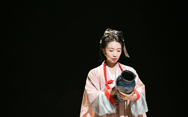The Mews - Unmissable Hanfu Variety Show that You Should Stream Right Now