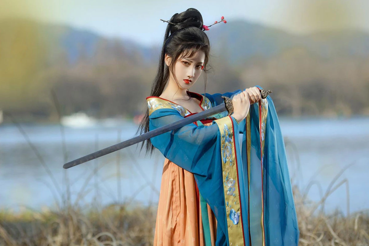 find a vintage hanfu from chinese dynasty