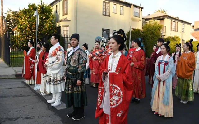 Chinese Hanfu in Hollywood Christmas Parade