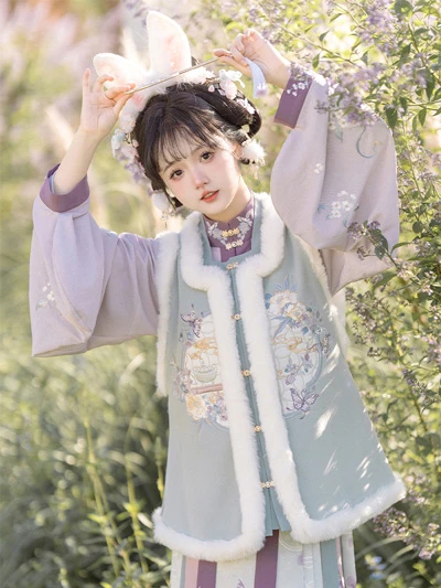 Hanfu Outfit Guide for the Lunar Year of the Rabbit