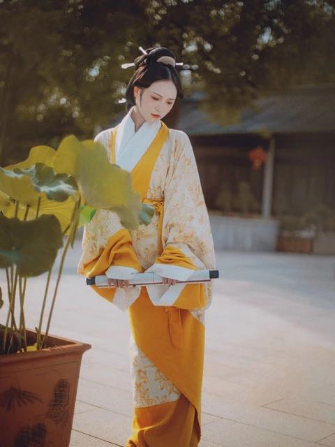 The Origin and Classic Style of Chinese Hanfu