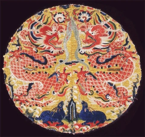 Classic Hanfu Ornaments in Ming Dynasty Auspicious Costume