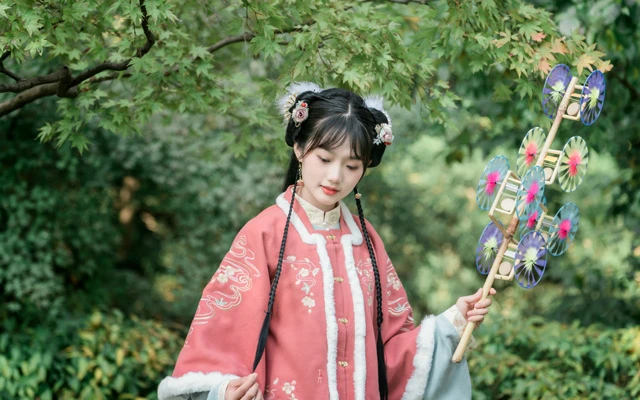 New Gestures of Hanfu Dissemination 6