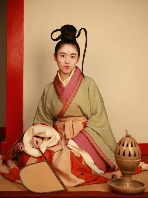 Through the Dynasties: A Summary of Hanfu Historical Context 8