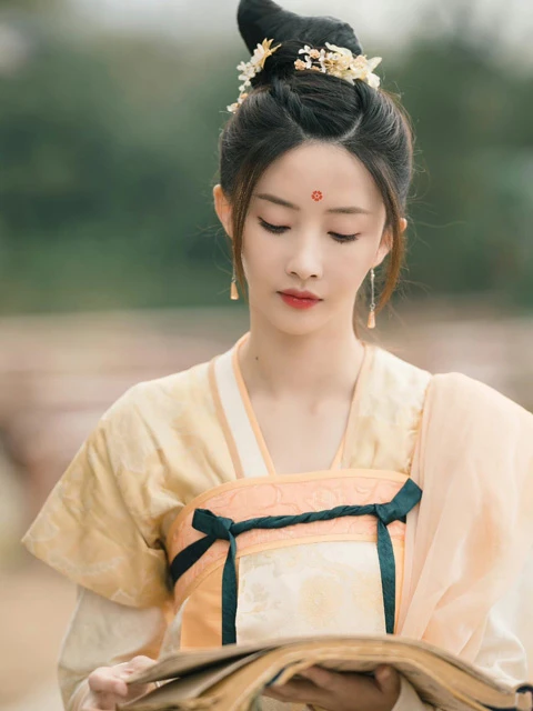 Evolution of Chinese Ancient Costumes Short-Length Drama