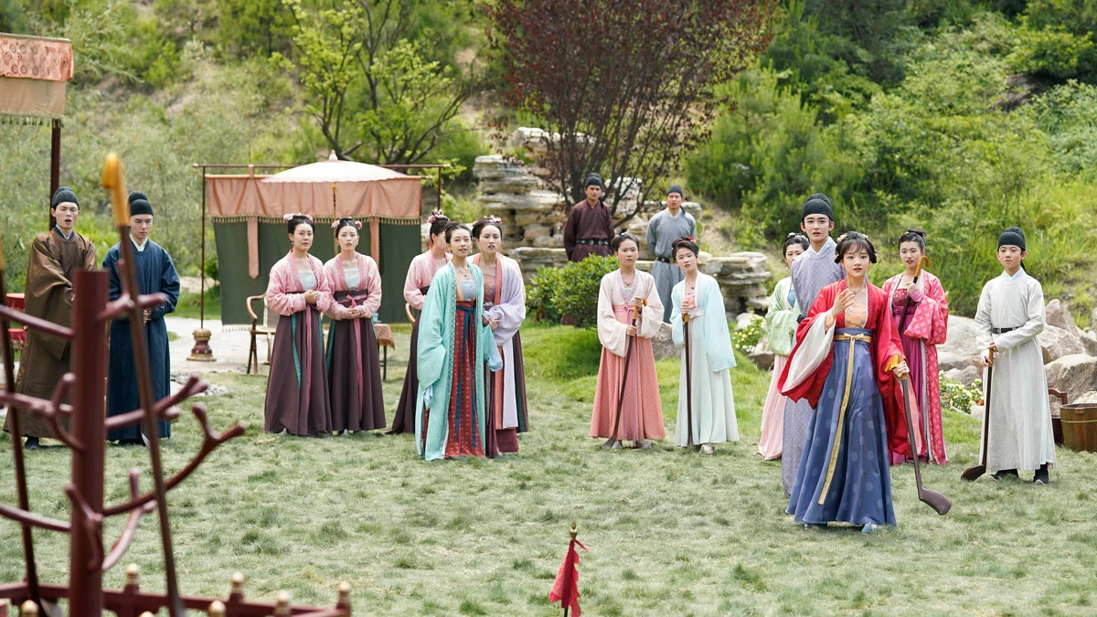 Exploring the Allegory of Chinese Color Theory in Traditional Dress 33