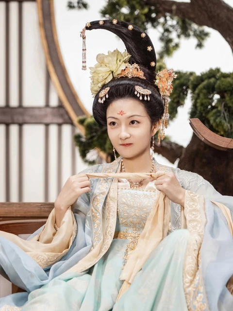 Unraveling the Intriguing Plot of Royal Rumours: A Must-Watch Romantic Costume Drama 7