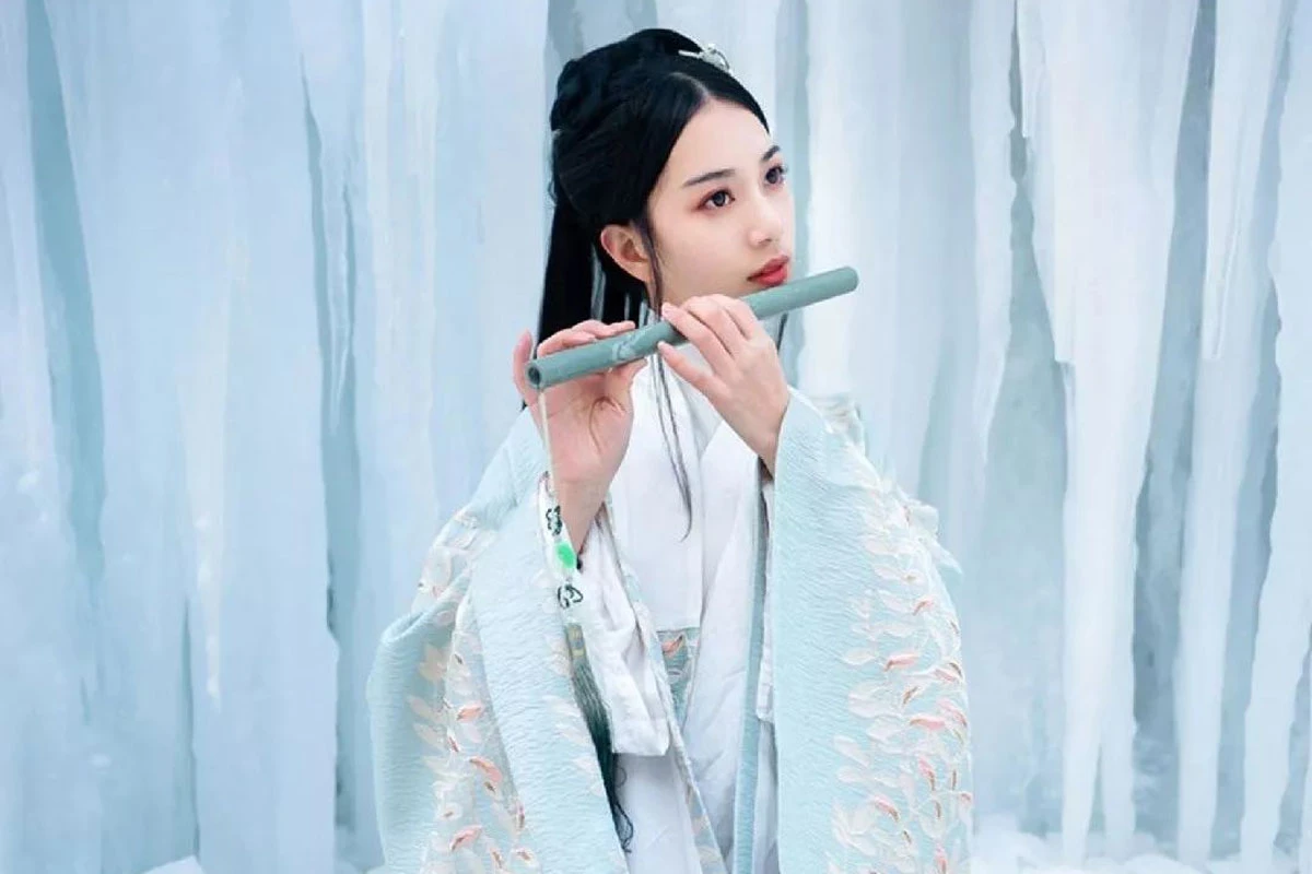 how to style a white hanfu dress