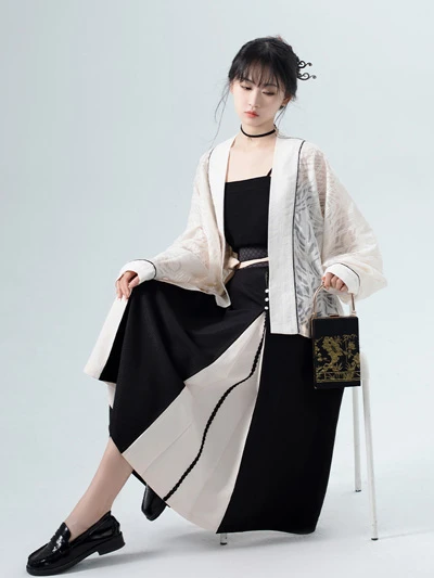 Hanfu Fashionization and Unique Tailoring System: Traditional 