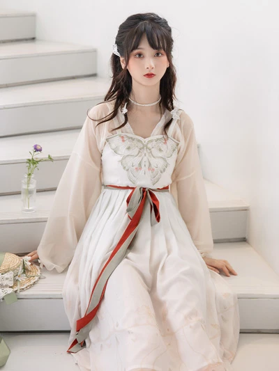 Hanfu Fashionization and Unique Tailoring System: Traditional Craftsmanship Meets Modernist