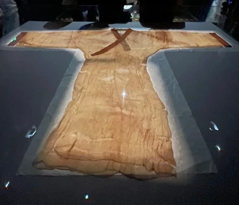 Reacquaintance the Plain Gauze Robe: Simplicity and Elegance of Han Dynasty