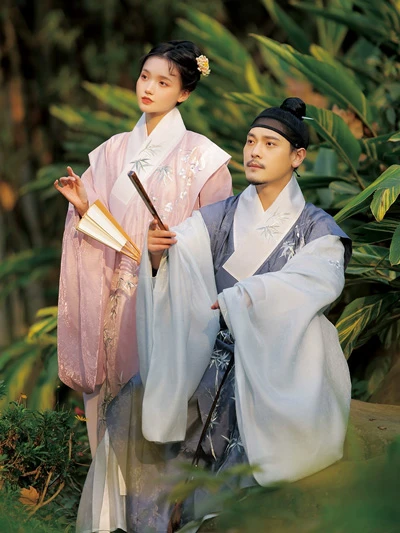 Spring into Romance: Recommended Hanfu Styles for Couples