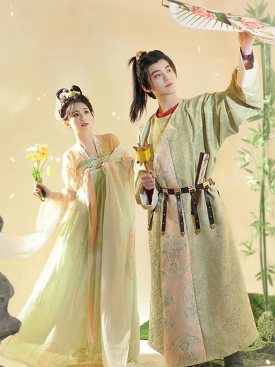 Spring into Romance: Recommended Hanfu Styles for Couples