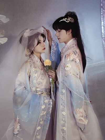 Spring into Romance: Recommended Hanfu Styles for Couples