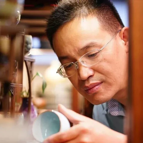Unveiling the Subtle Harmony of Traditional Chinese Colors and Ru Porcelain